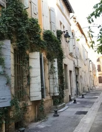 la roquette arles bouche du rhone