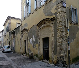 P1060600_Arles_rue_de_la_Roquette_maison_d'Antonelle_rwk